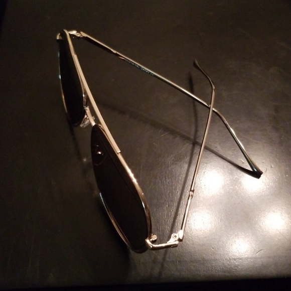 Two-tone Mirrored sunglasses in Gold & Silver - Picture 4 of 8